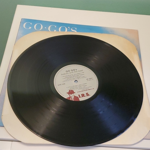 Go Go's Beauty and the Beat vinyl record - Picture 2 of 3